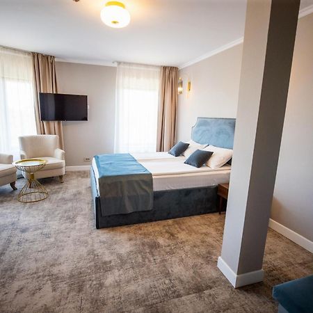 Hotel Meridian Cluj Napoca Bagian luar foto