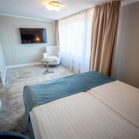 Hotel Meridian Cluj Napoca Bagian luar foto